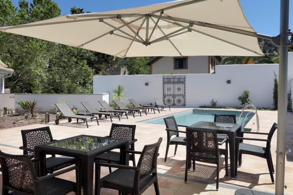 Aurea Washington Irving By Eurostars Hotel Company Granada Ngoại thất bức ảnh A cantilever umbrella