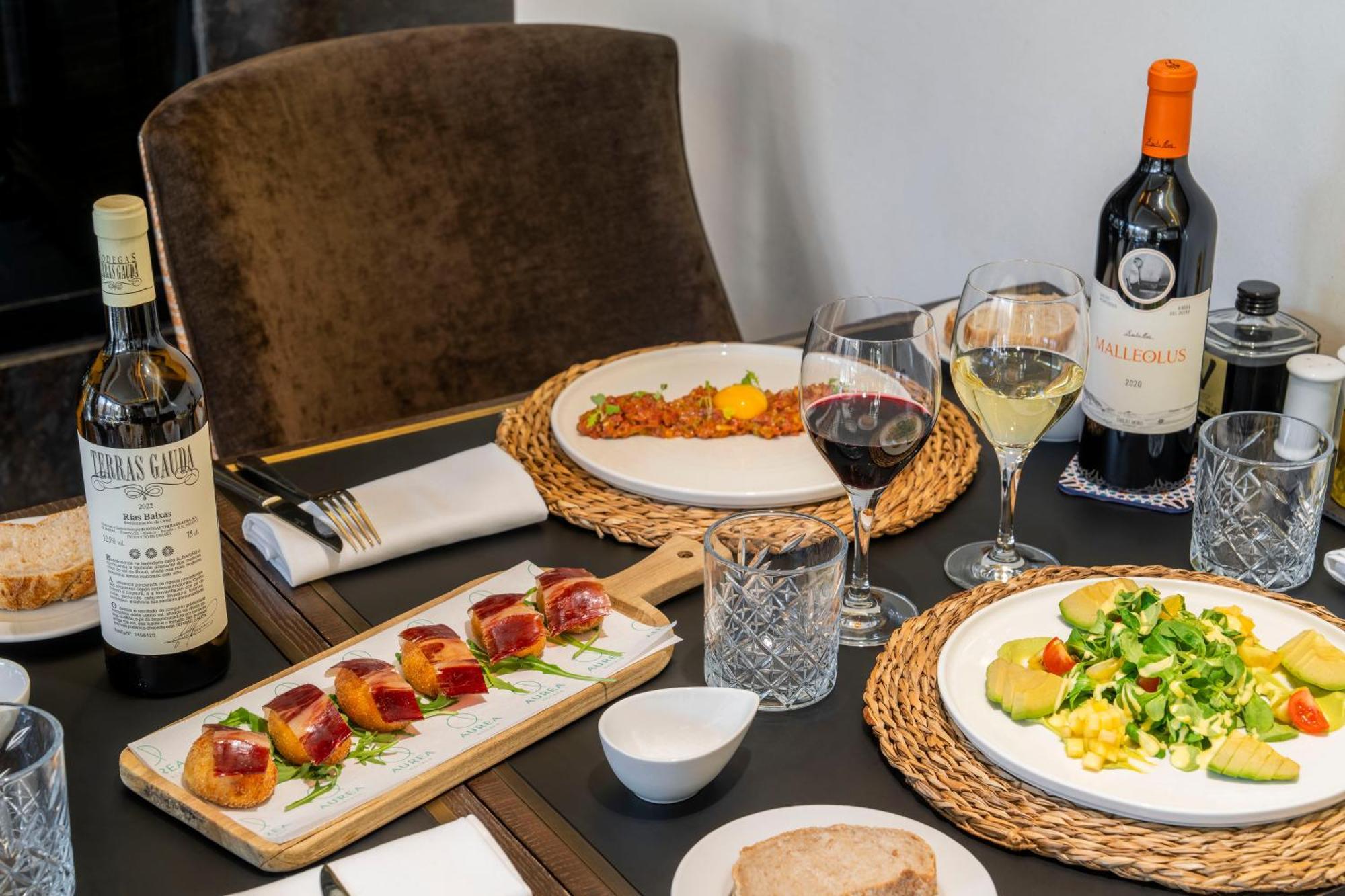 Aurea Washington Irving By Eurostars Hotel Company Granada Ngoại thất bức ảnh A selection of dishes from the restaurant