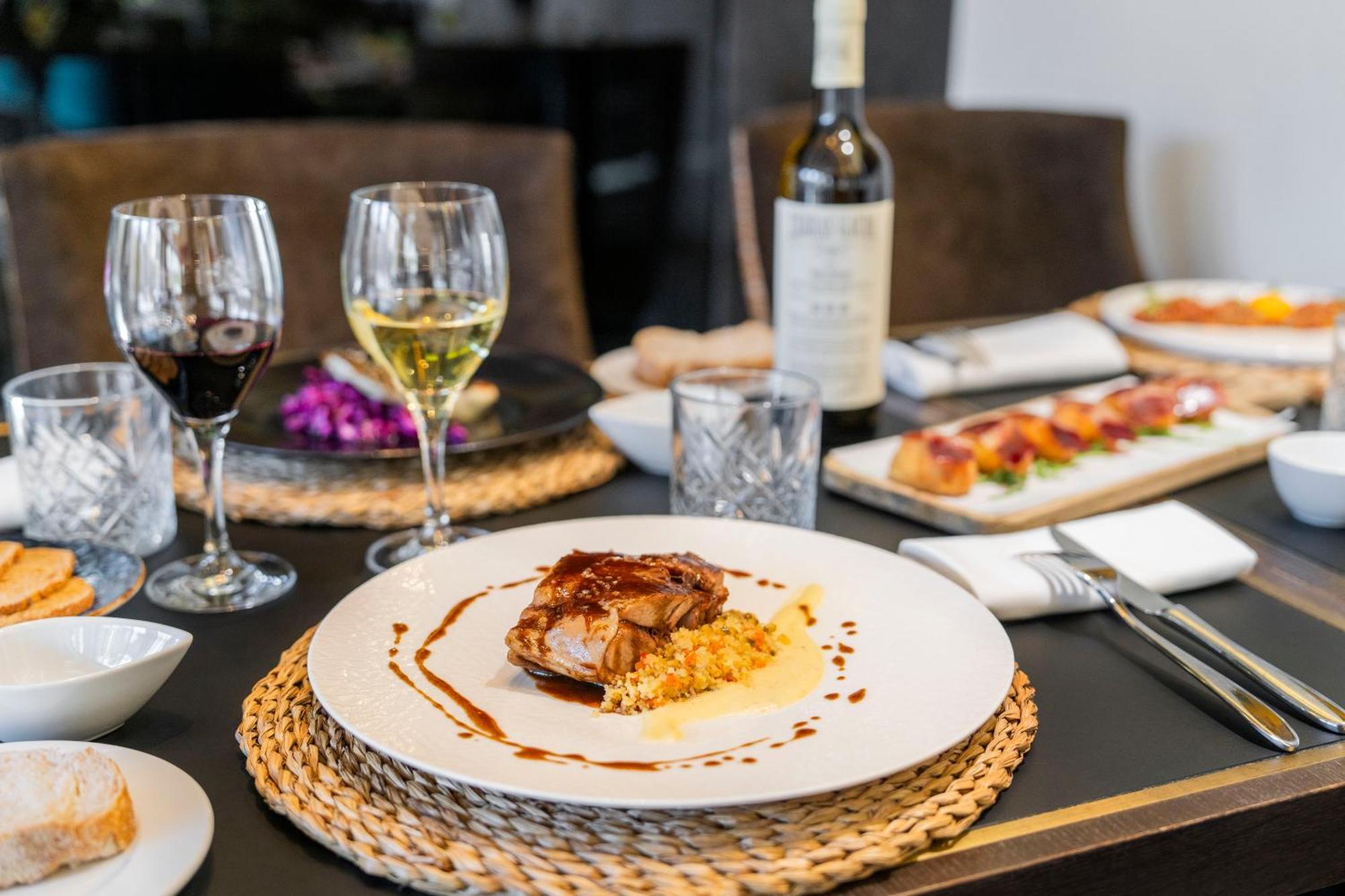 Aurea Washington Irving By Eurostars Hotel Company Granada Ngoại thất bức ảnh A meal at the restaurant